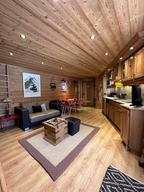 Crystalline, 1 bed apt  - NEW